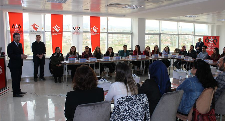Kırşehir’de Aile Eğitim Programı Kapsamında Eğitici Eğitimi düzenlendi