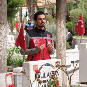 Çanakkale Zaferi’nin 110. Yıl Dönümünde Şehitlerimizi Rahmetle Andık - fotoğraf 2