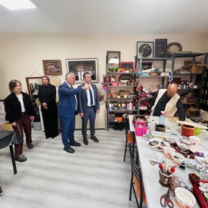 Bakanımız Sayın Mahinur Özdemir Göktaş'ın Talimatlarıyla 81 İl Müdürlüğüne Bakanlığımızda Görev Yapan İdarecilerin Aile Yılı Münasebetiyle Ziyaretleri Kapsamında İlimizde BTGM Daire Başkanı Nadir Halıcı Ziyaretlerini Gerçekleştirdi - fotoğraf 6