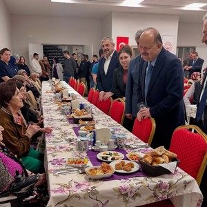 Valimiz Sayın Meftun Dallı Güldal Akşit Huzurevimizde Kıymetli Büyüklerimizle İftarda Buluştu - fotoğraf 3