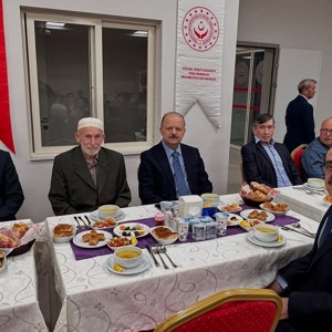 Valimiz Sayın Meftun Dallı Güldal Akşit Huzurevimizde Kıymetli Büyüklerimizle İftarda Buluştu - fotoğraf 5