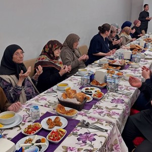 Valimiz Sayın Meftun Dallı Güldal Akşit Huzurevimizde Kıymetli Büyüklerimizle İftarda Buluştu - fotoğraf 9
