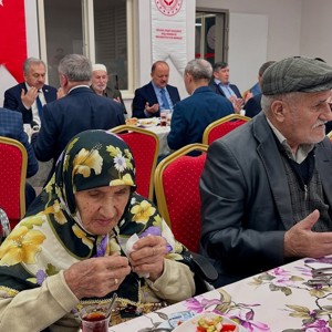 Valimiz Sayın Meftun Dallı Güldal Akşit Huzurevimizde Kıymetli Büyüklerimizle İftarda Buluştu - fotoğraf 10