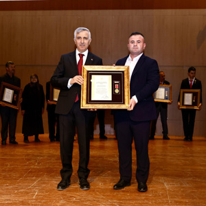 Devlet Övünç Madalyası Tevcih Töreni Mehmet Akif Ersoy Kültür Merkezinde Gerçekleştirildi - fotoğraf 6