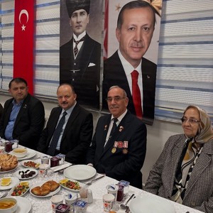 Kahramanlarımız ve Yakınları ile İftardayız - fotoğraf 2