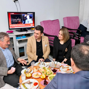 Dört Kuşak Bir Arada Yaşayan Geniş Aile - fotoğraf 2
