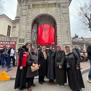 2025 'Aile Yılı' kapsamında "Ailemiz" temasıyla Şehit Yakınlarımız ile Hırka-i Şerif, Fatih Sultan Mehmet Türbesi ve Mehmet Emin Tokadi Türbesini ziyaret ediyoruz. - fotoğraf 8