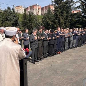 Ramazan Bayramı Arifesinde Şehitlerimiz Dualarla Yad Edildi  - fotoğraf 6