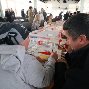 Samsun Valisi Orhan Tavlı ve Büyükşehir Belediye Başkanı Halit Doğan Koruyucu Aileler ve Çocuklarla Bir Araya Geldi - fotoğraf 8