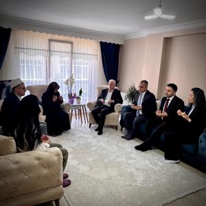 İl Müdürümüz Sn. Ömer TURAN Arefe Günü münasebetiyle Valimiz Sn. Davut GÜL ’ün eşliğinde TSK Şehidimiz Muhammed Ali KALO 'nun kıymetli ailesine ziyaret gerçekleştirmiştir. - fotoğraf 3