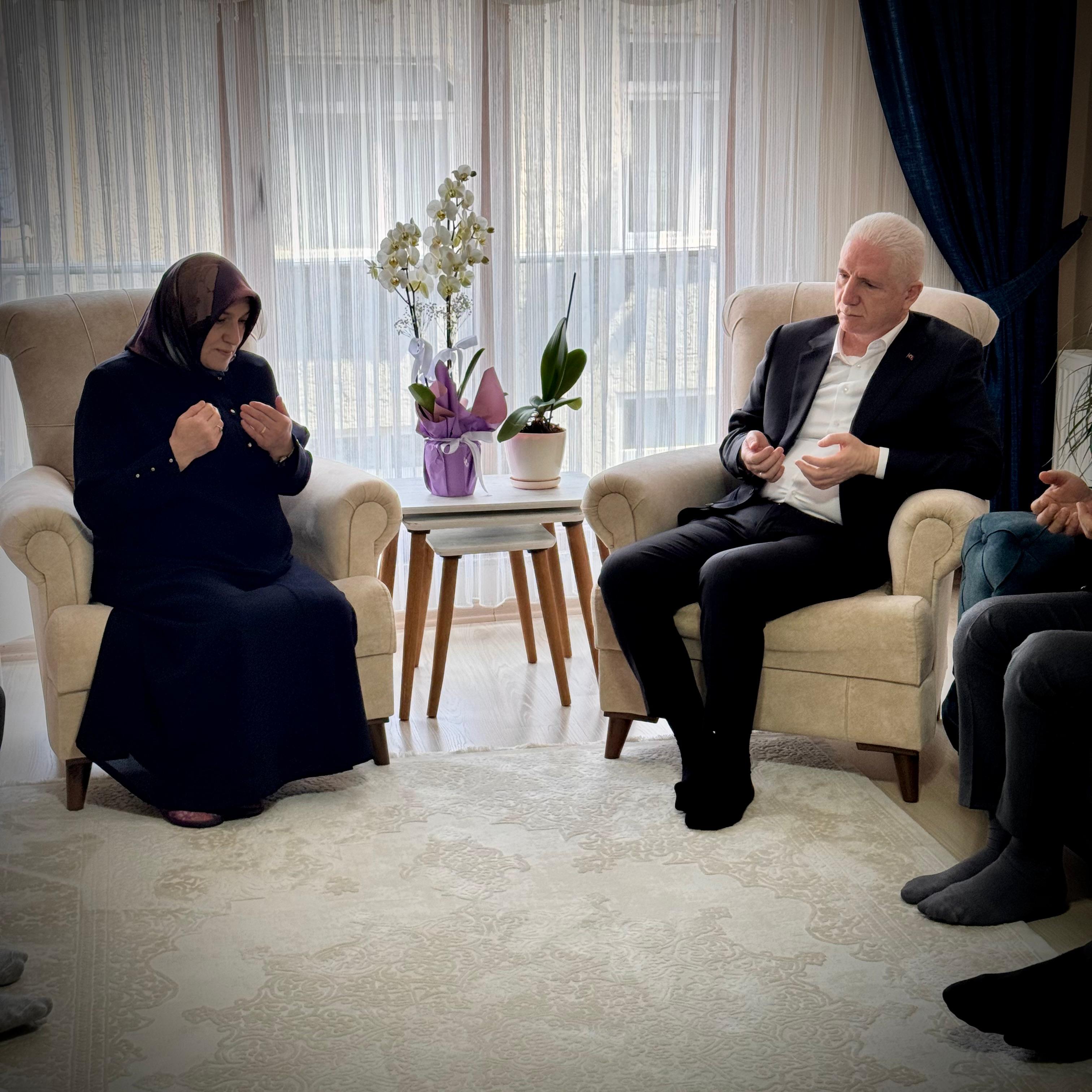 İl Müdürümüz Sn. Ömer TURAN Arefe Günü münasebetiyle Valimiz Sn. Davut GÜL ’ün eşliğinde TSK Şehidimiz Muhammed Ali KALO 'nun kıymetli ailesine ziyaret gerçekleştirmiştir.