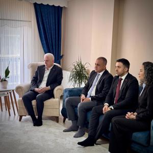 İl Müdürümüz Sn. Ömer TURAN Arefe Günü münasebetiyle Valimiz Sn. Davut GÜL ’ün eşliğinde TSK Şehidimiz Muhammed Ali KALO 'nun kıymetli ailesine ziyaret gerçekleştirmiştir. - fotoğraf 2