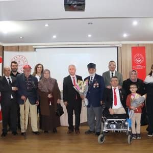 Sosyal Hizmet Merkezlerimiz Tarafından İlçelerimizdeki Kahraman Gazilerimiz ve Kıymetli Şehit Yakınlarımız Yarınımızın Teminatı Çocuklarımız ve Gençlerimizle Buluşmaya Devam Ediyor. - fotoğraf 5