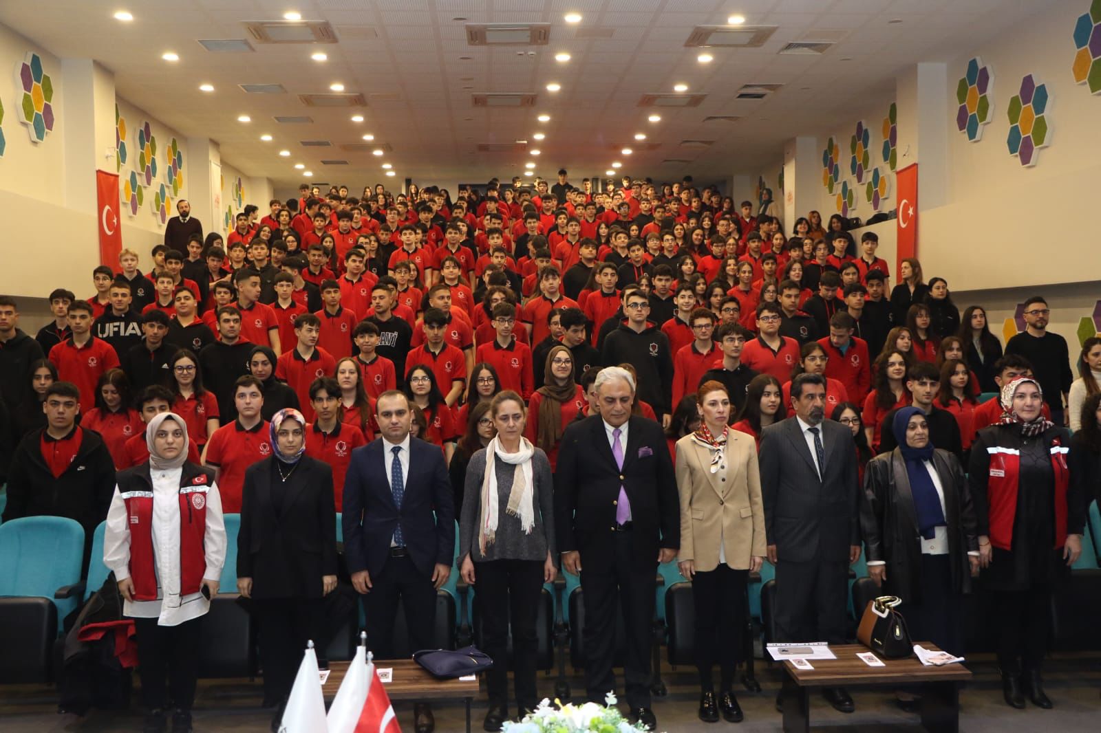 Sosyal Hizmet Merkezlerimiz Tarafından İlçelerimizdeki Kahraman Gazilerimiz ve Kıymetli Şehit Yakınlarımız Yarınımızın Teminatı Çocuklarımız ve Gençlerimizle Buluşmaya Devam Ediyor.