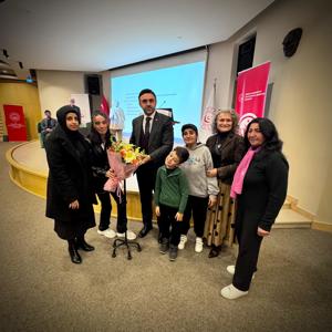 2 Nisan ''Dünya Otizm Farkındalık Günü" münasebetiyle İl Müdürlüğümüz ile Otizm ve Engelli Dernekleri İşbirliğiyle planlanan "Otizmde Güncel Yaklaşımlar" paneli gerçekleştirildi.  - fotoğraf 3