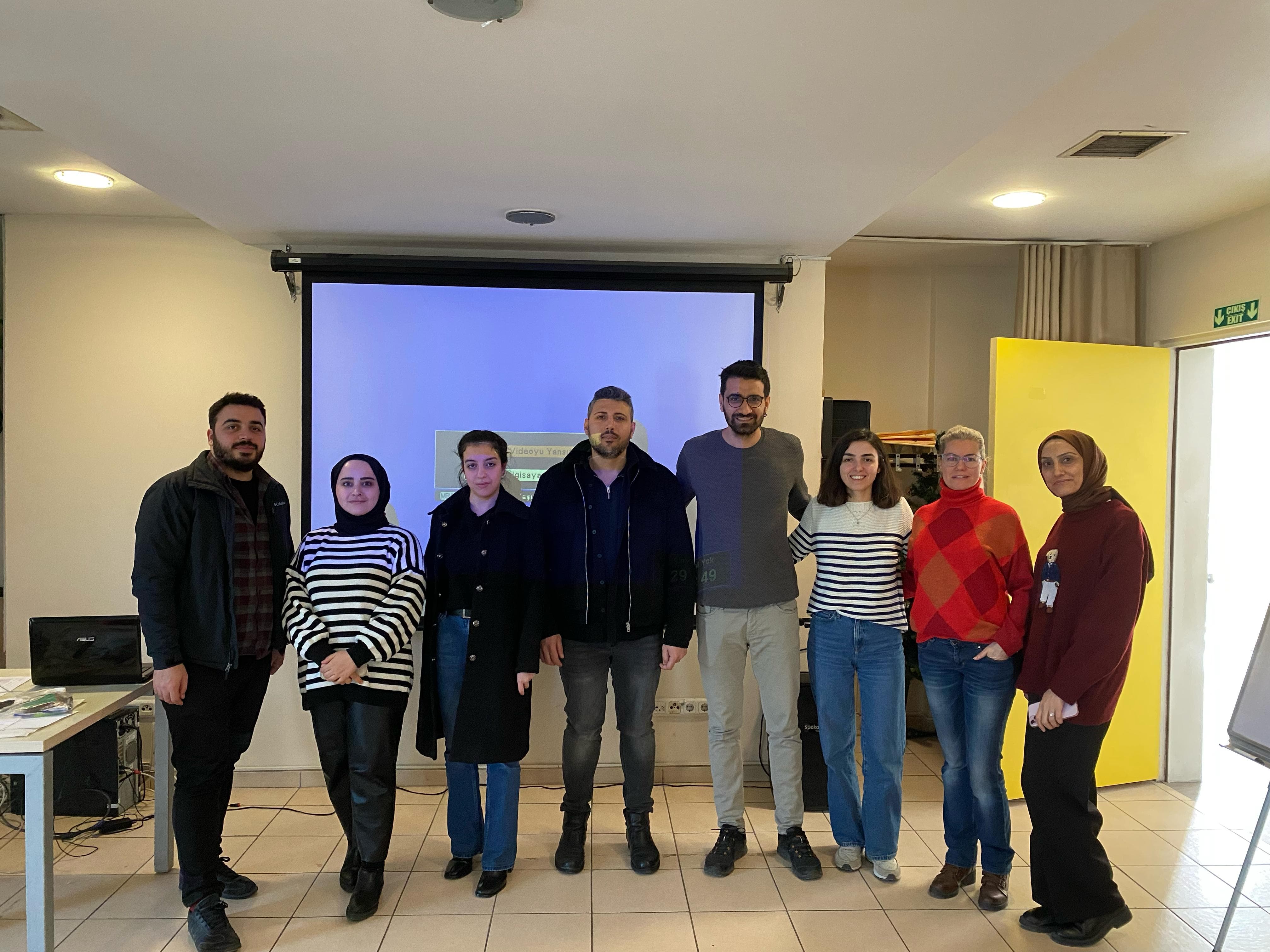 Afetlere hazırlığımızı artırmak ve personelimizi güçlendirmek amacıyla, "Afet ve Acil Durumlarda Psikososyal Destek Hizmetleri Farkındalık Eğitimleri" İstanbul genelinde devam etmektedir.