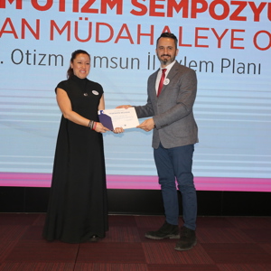 Samsun'da “Tanıdan Müdahaleye Otizm” temasıyla sempozyum düzenlendi - fotoğraf 11