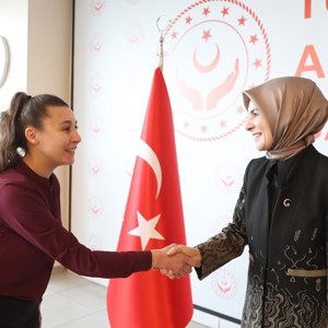 Aile ve Sosyal Hizmetler Bakanımız Göktaş, bakanlık personeli ile bayramlaştı - fotoğraf 1