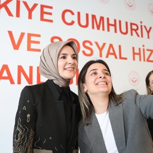 Aile ve Sosyal Hizmetler Bakanımız Göktaş, bakanlık personeli ile bayramlaştı - fotoğraf 3
