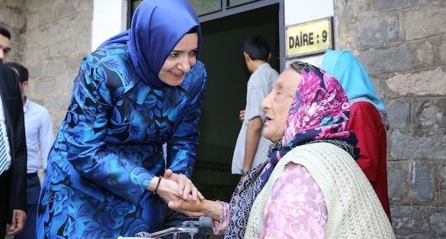 Bakan Kaya: ''İhtiyacı olan herkese, her aileye yardım elimizi uzatıyoruz''