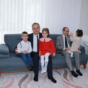 Hukuk Müşaviri Sayın Osman Dölek ve İl Müdürümüz Mustafa Çakır, Ramazan Bayramı ziyaretleri kapsamında Çocuk Evleri Koordinasyon Merkezimize bağlı evlerde kalan çocuklarımızı ziyaret etti. - fotoğraf 3
