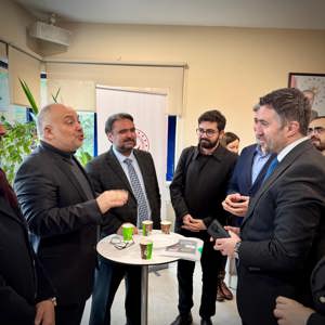 Valimiz Sn. Davut GÜL, eşi Gülden GÜL Hanımefendi ve protokol mensuplarının katılımlarıyla 'Ailenin Korunması ve Güçlendirilmesi Eylem Planı ve Vizyon Belgesi' çerçevesinde gerçekleştirilmiştir. - fotoğraf 6