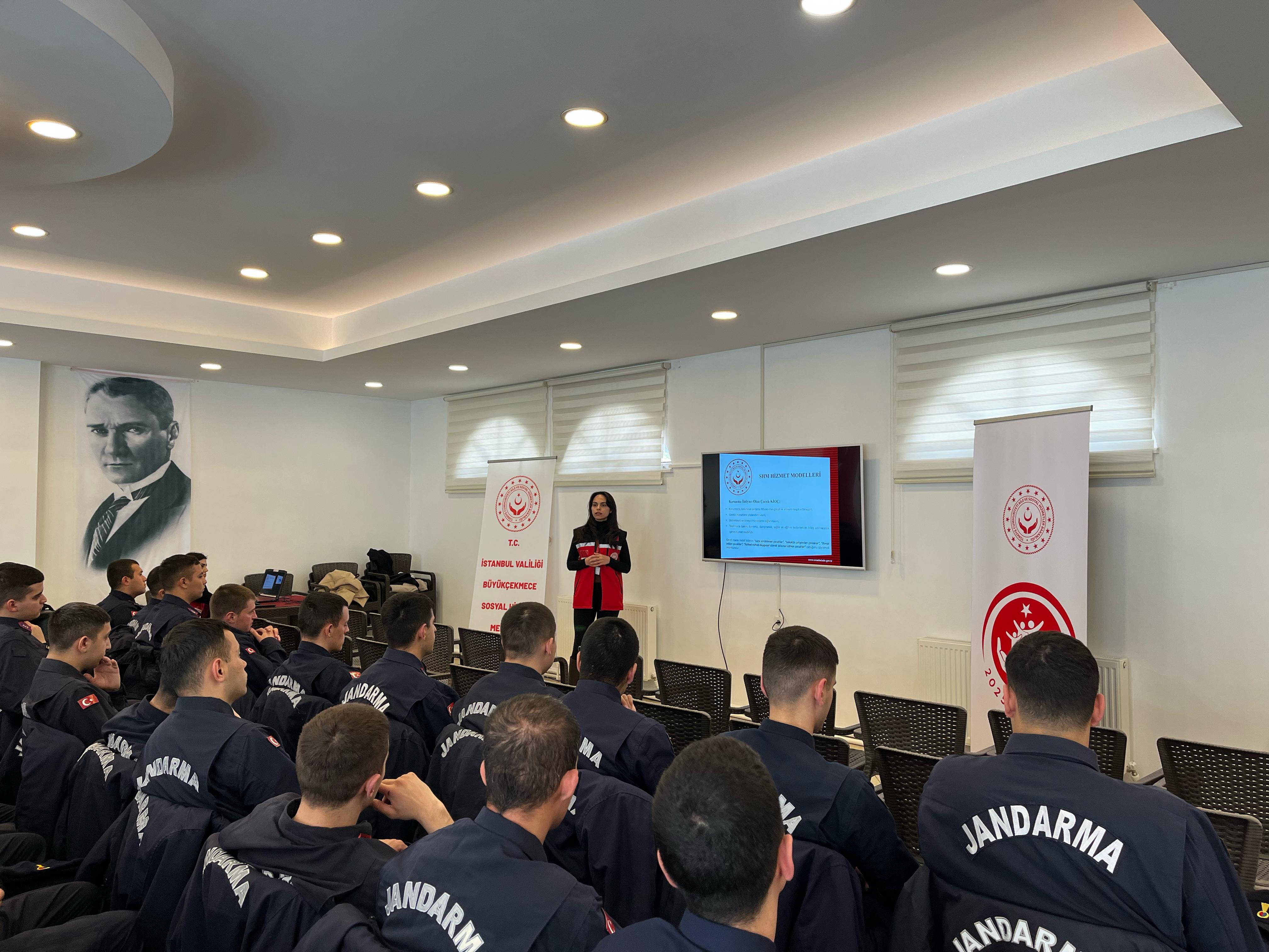 İl Müdürlüğümüz tarafından Türk Silahlı Kuvvetleri personeline ve vatani görevini yapan er ve erbaşlara yönelik eğitim seminerlerimiz devam ediyor. 