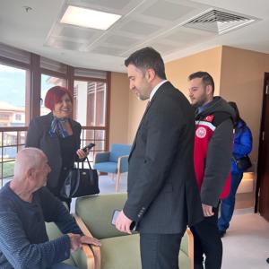 İl Müdürlüğümüze bağlı Maltepe Huzurevinde çıkan yangın sonucu yeni yaşam alanlarına nakilleri gerçekleştirilen büyüklerimizi ziyaret ettik; geçmiş olsun dileklerimizi ilettik. - fotoğraf 4