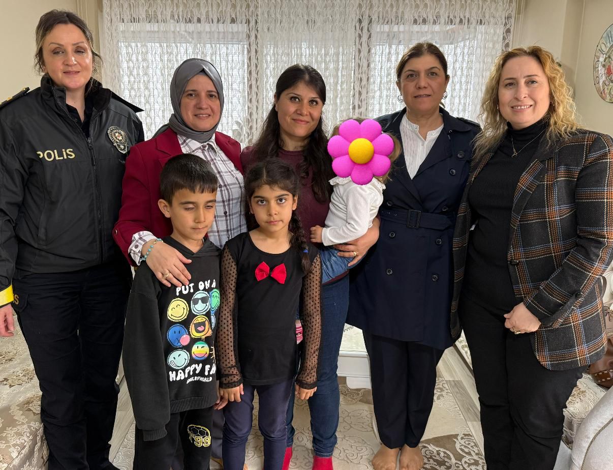 Sayın Valimizin Eşi Elif BAKAN Hanımefendi ile birlikte Koruyucu ailemizin evine misafir olduk.