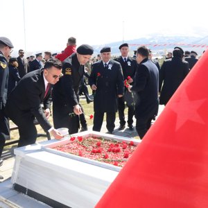 Polis Haftası Kapsamında Erzurum Polis Şehitliği Ziyareti - fotoğraf 3