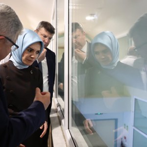 Bakanımız Göktaş, Maltepe Huzurevi'ndeki yangından etkilenenleri hastanede ziyaret etti - fotoğraf 2