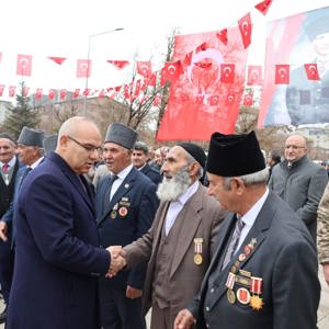 Ağrı'nın Düşman İşgalinden Kurtuluşunun 107'nci Yılı Çelenk Sunma Töreni - fotoğraf 3