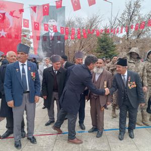 Ağrı'nın Düşman İşgalinden Kurtuluşunun 107'nci Yılı Çelenk Sunma Töreni - fotoğraf 5