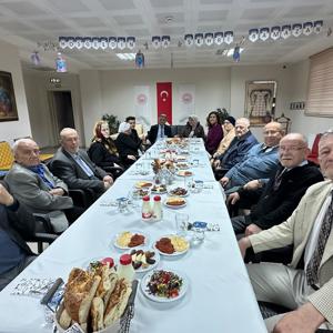 Daire Başkanımız Sayın Ahmet EVCİL ve İl Müdürümüz Sayın Emine BÖÇKÜN; Karesi Huzurevi Yaşlı Bakım ve Rehabilitasyon Merkezi Müdürlüğümüze Ziyaret Gerçekletirdi. - fotoğraf 3