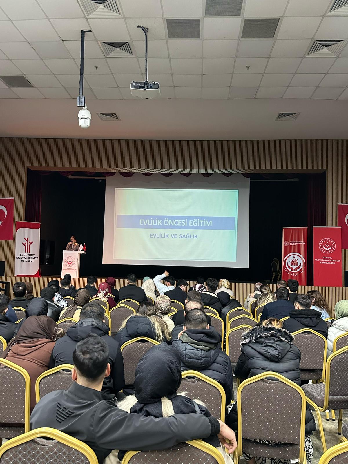 2025 Aile Yılı kapsamında 'Evlenecek Gençlerin Desteklenmesi Projesi' ile Evlilik Kredisi onaylanan çiftlerimize 'Evlilik Öncesi Eğitim Programı' kapsamında eğitimler vermeye devam ediyoruz. 