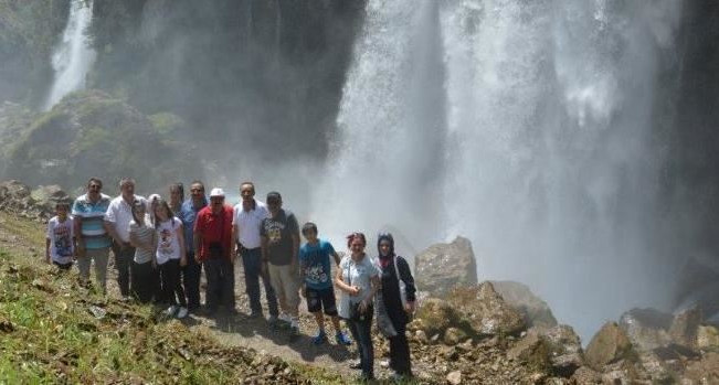 Çocukların Şelale Keyfi