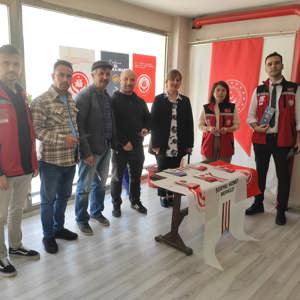 Sosyal Hizmet Merkezi Hizmetlerinin  Tanıtımı ve Kadına Yönelik Şiddetle Mücadele Konusunda Broşürlerin Dağıtımı Gerçekleştirildi. - fotoğraf 1