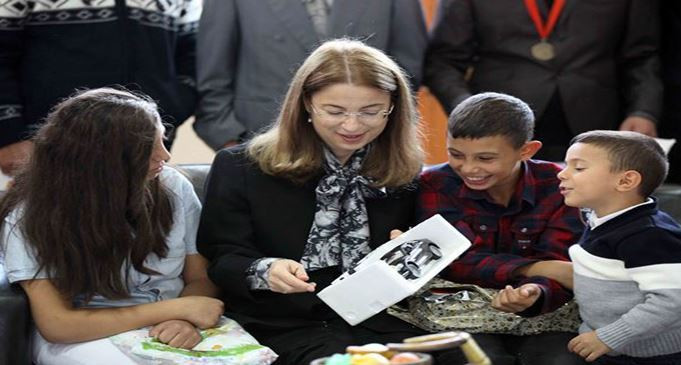 Bakan İslam Kurban Bayramının son günü çocuklarla bayramlaştı