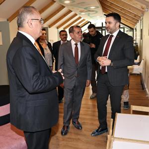 Galatasaray Spor Kulübü Başkanı Sn. Dursun ÖZBEK ve Yönetimini, İl Müdürlüğümüze bağlı Şeyh Zayed Çocuk Evleri Sitemizde ağırladık. - fotoğraf 1