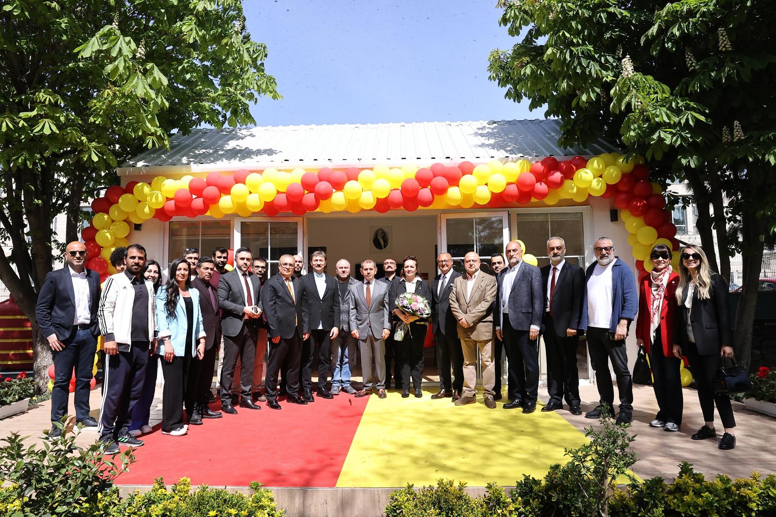 Galatasaray Spor Kulübü Başkanı Sn. Dursun ÖZBEK ve Yönetimini, İl Müdürlüğümüze bağlı Şeyh Zayed Çocuk Evleri Sitemizde ağırladık.