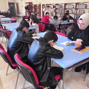 2025 Aile Yılı Kapsamında “Ailemle Okuyorum” Etkinliği Gümüşhane’de Gerçekleştirildi! - fotoğraf 1