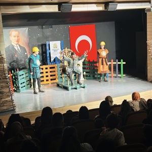 “Fındık Ülkesi” Çocuk Tiyatrosu Minik İzleyicilerle Buluştu - fotoğraf 5