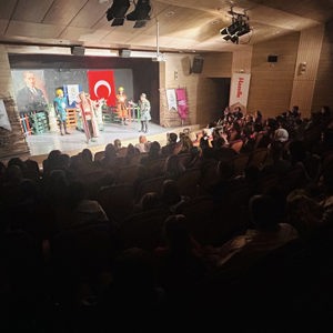 “Fındık Ülkesi” Çocuk Tiyatrosu Minik İzleyicilerle Buluştu - fotoğraf 8