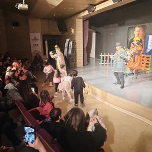 “Fındık Ülkesi” Çocuk Tiyatrosu Minik İzleyicilerle Buluştu - fotoğraf 9