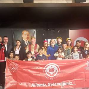 “Fındık Ülkesi” Çocuk Tiyatrosu Minik İzleyicilerle Buluştu - fotoğraf 1