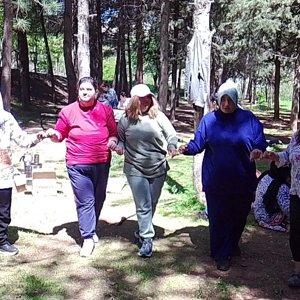 Özel Gereksinimli Bireylerimiz Aile Yılı faaliyetleri kapsamında tarihi Malabadi Köprüsü'ne gezi ve piknik etkinliği gerçekleştirdiler. - fotoğraf 3