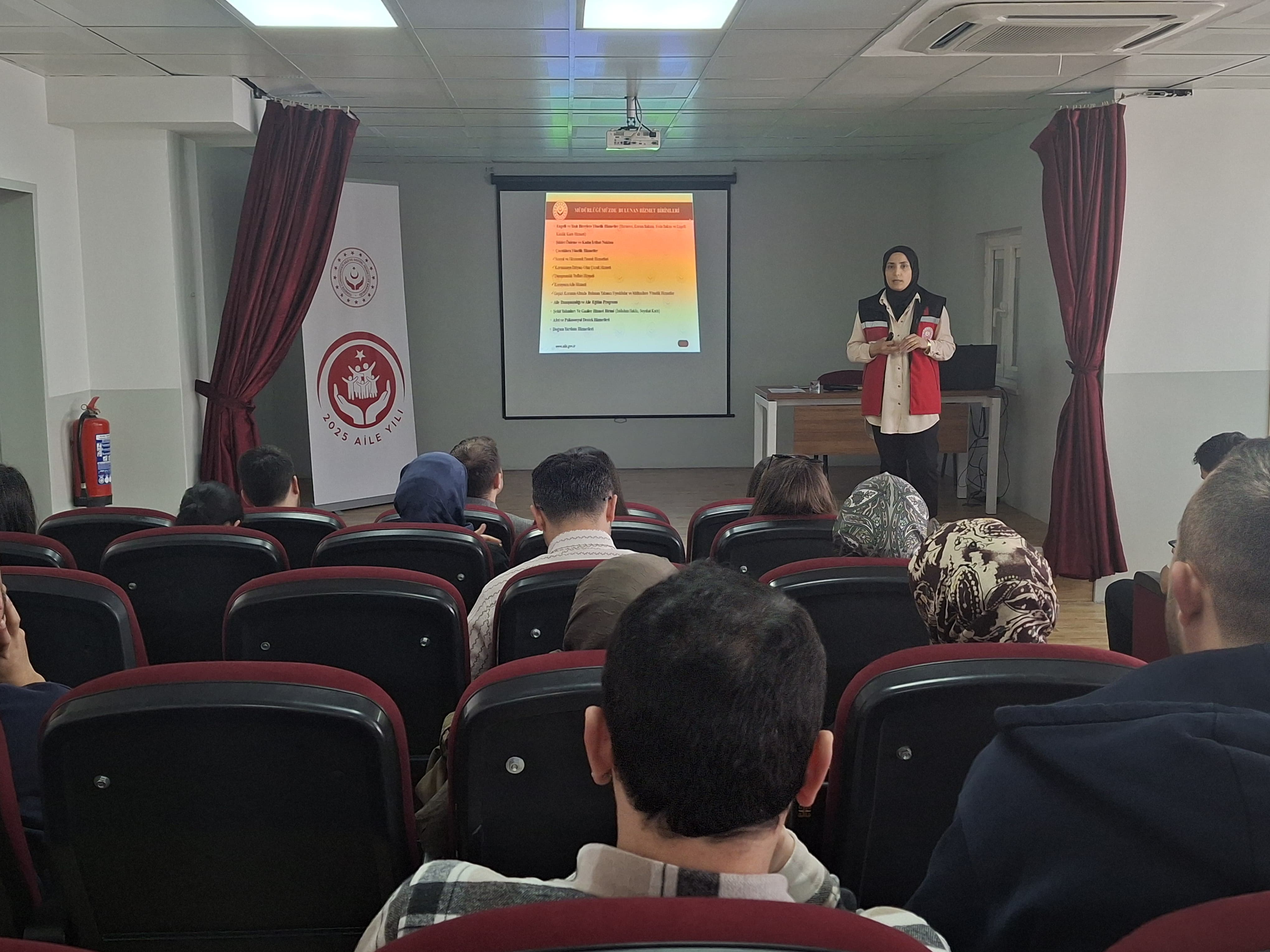 İl Müdürlüğümüze Bağlı Sosyal Hizmet Merkezlerimiz Tarafından İlimiz Genelindeki Okullarda Düzenlediğimiz Eğitimlerimiz Düzenli Olarak Devam Ediyor.