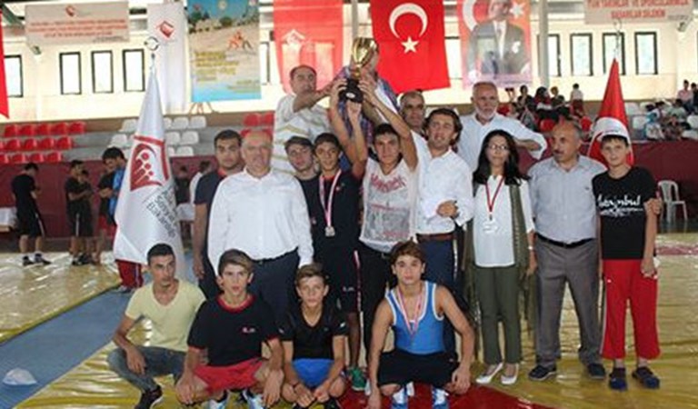 ÇHGM Türkiye 6. Yıldız Erkekler Serbest Güreş Şampiyonası yapıldı