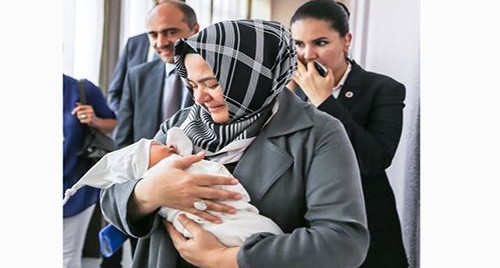 Bakan Gürcan Atatürk Çocuk Yuvası’nı ziyaret etti