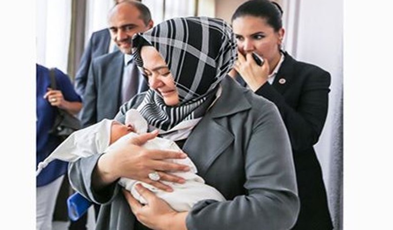 Bakan Gürcan Atatürk Çocuk Yuvası’nı ziyaret etti